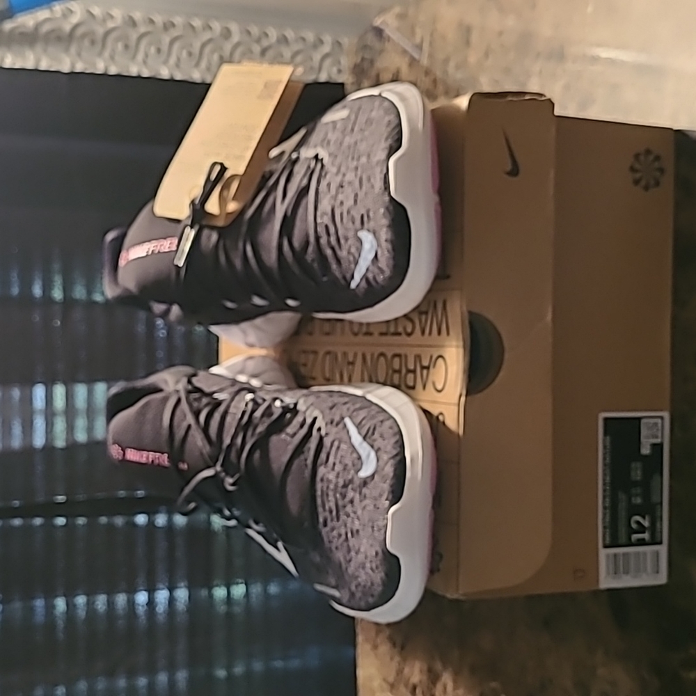 Men's Nike free running 5.0 next nature sneakers, brand new in the box, size 12.
